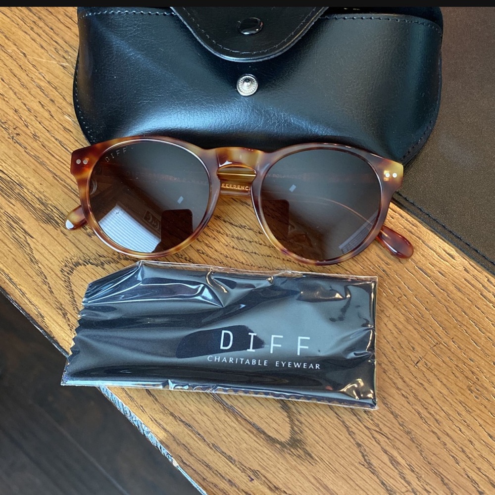 Tortoise Shell Diff Sunglasses - Never Worn - image 1